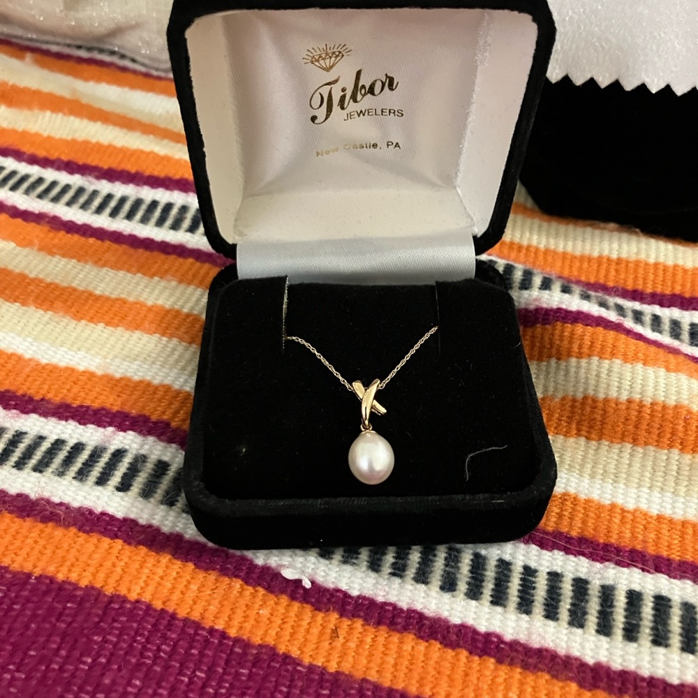 Pearl necklace on 10k gold chain